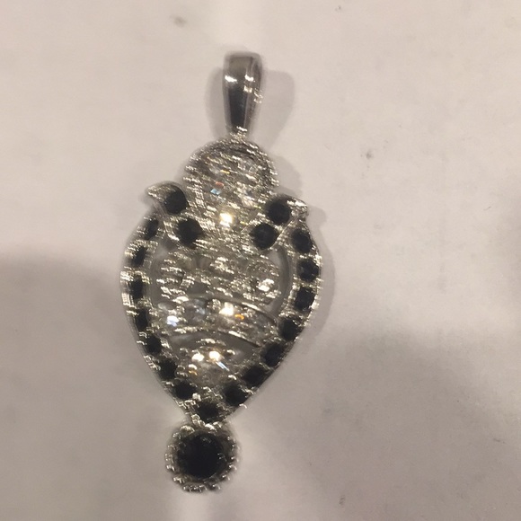 Pendant - Picture 1 of 2